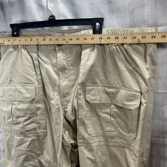 Croft & Barrow Men Cargo Shorts SIZE 52 Color Brown Khaki - Picture 3 of 11